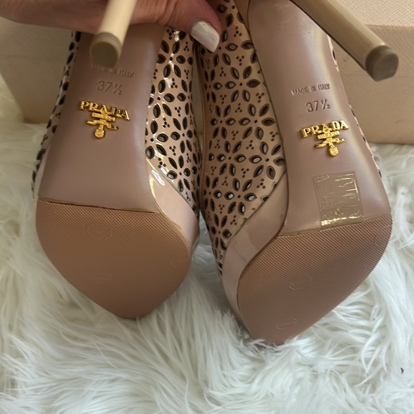 Prada nude heels - Picture 3 of 6
